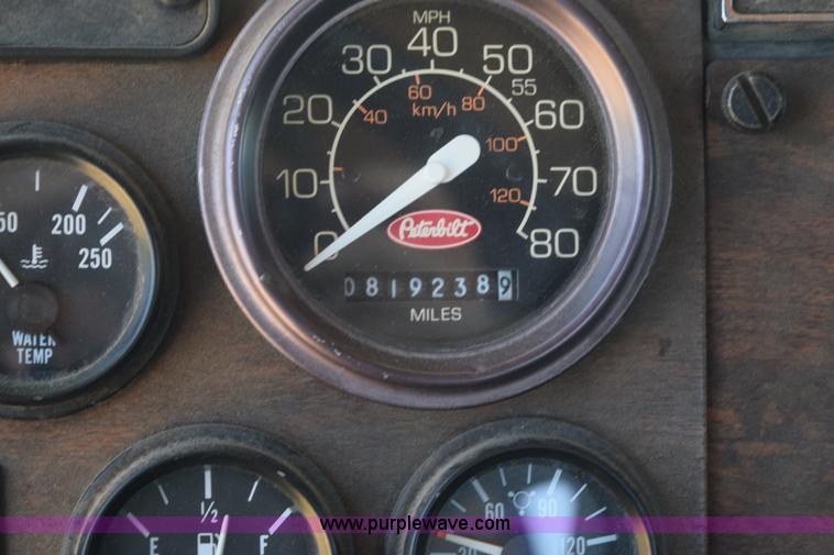 image for item K6128 1999 Peterbilt 377 semi truck