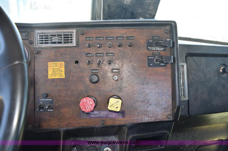 image for item K6128 1999 Peterbilt 377 semi truck