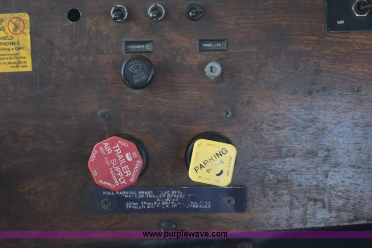 image for item K6128 1999 Peterbilt 377 semi truck