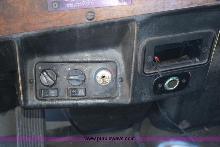 image for item K6128 1999 Peterbilt 377 semi truck