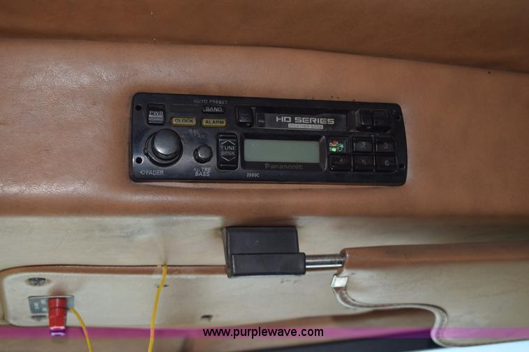 image for item K6128 1999 Peterbilt 377 semi truck