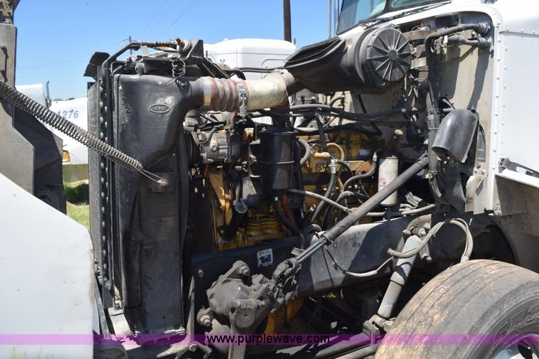 image for item K6128 1999 Peterbilt 377 semi truck