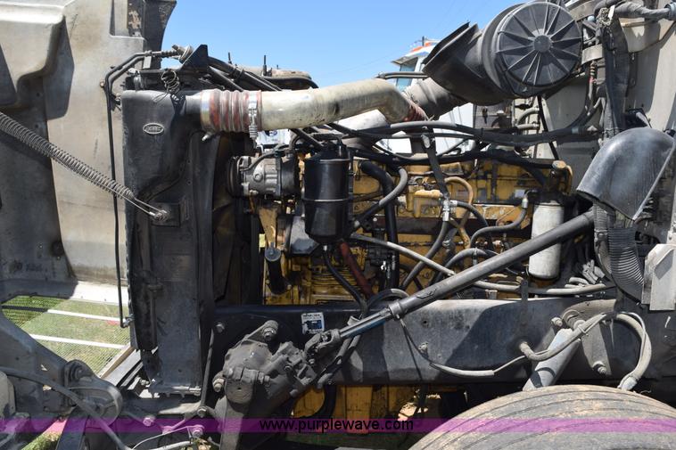 image for item K6128 1999 Peterbilt 377 semi truck