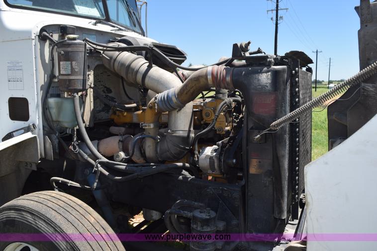 image for item K6128 1999 Peterbilt 377 semi truck