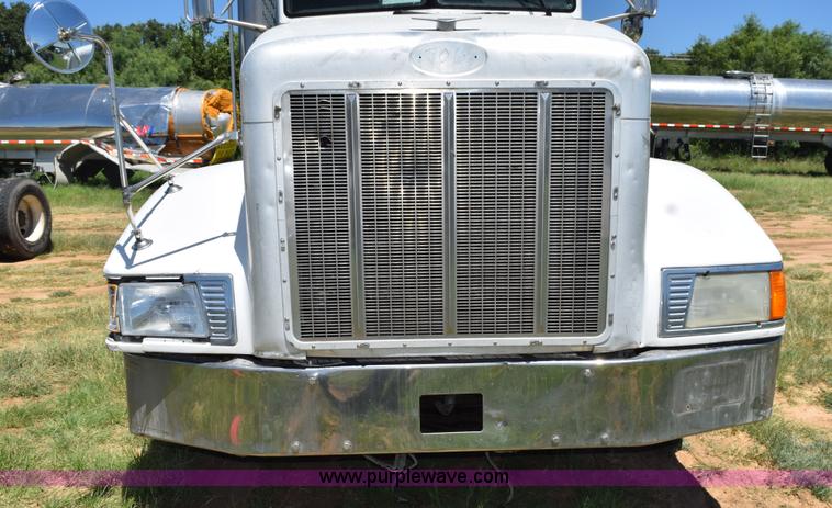 image for item K6128 1999 Peterbilt 377 semi truck