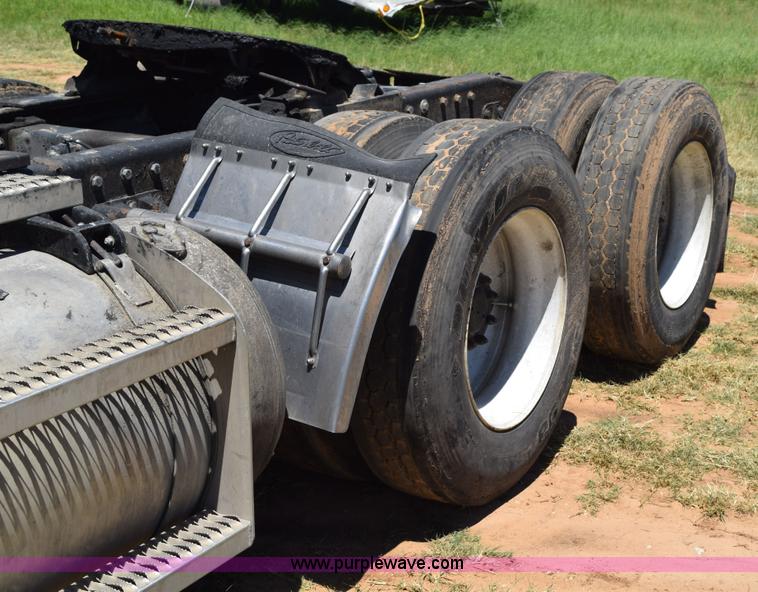 image for item K6128 1999 Peterbilt 377 semi truck