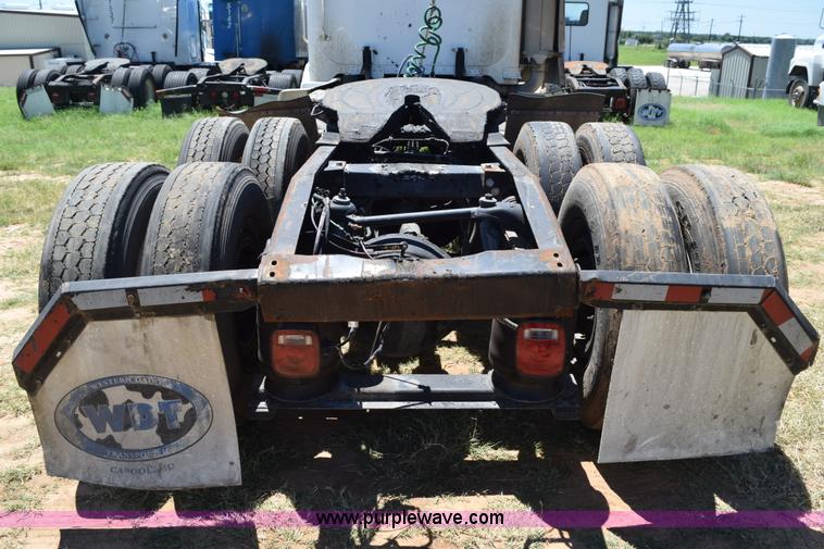 image for item K6128 1999 Peterbilt 377 semi truck