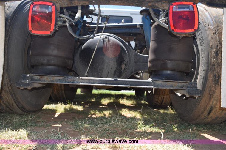 image for item K6128 1999 Peterbilt 377 semi truck