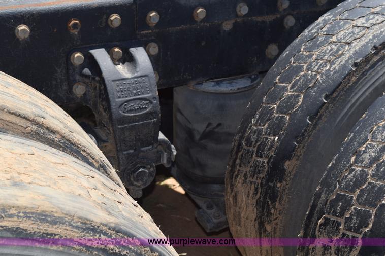 image for item K6128 1999 Peterbilt 377 semi truck