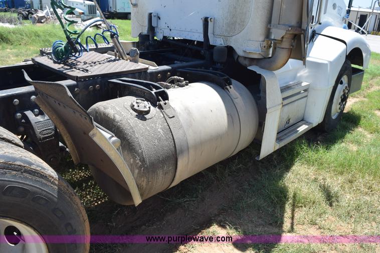 image for item K6128 1999 Peterbilt 377 semi truck