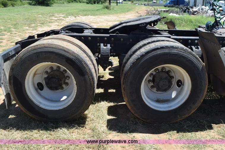 image for item K6128 1999 Peterbilt 377 semi truck