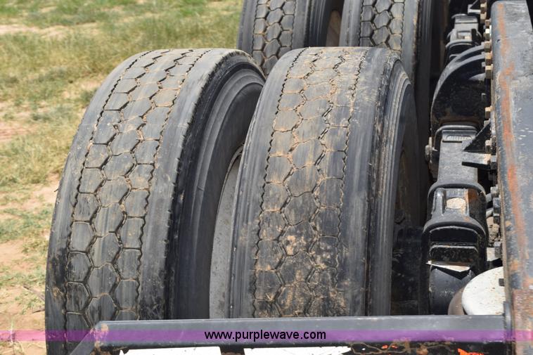 image for item K6128 1999 Peterbilt 377 semi truck