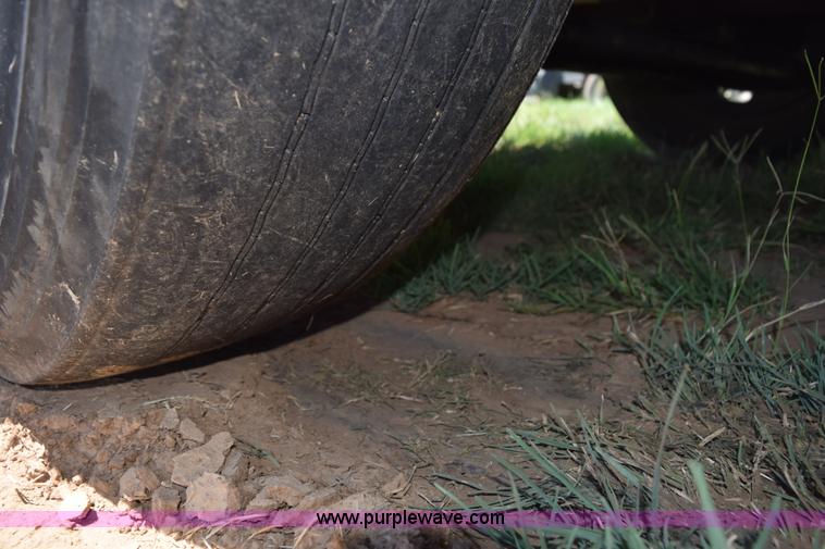 image for item K6128 1999 Peterbilt 377 semi truck