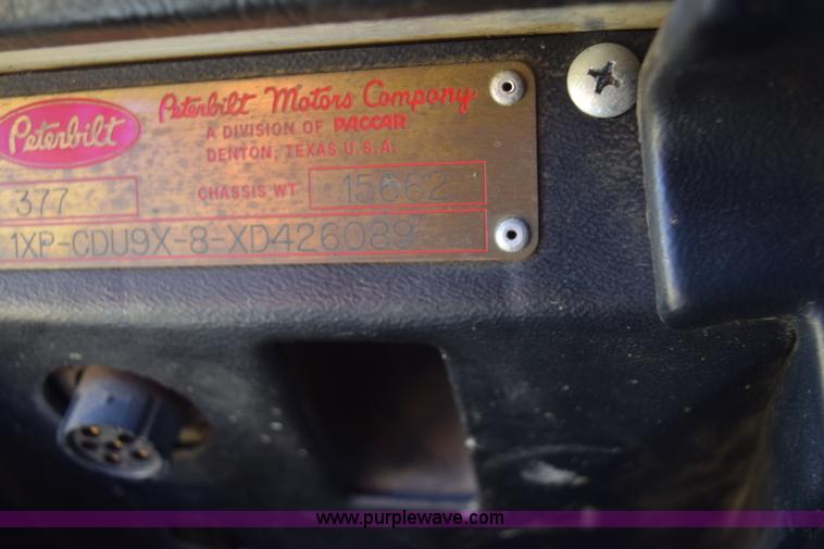 image for item K6128 1999 Peterbilt 377 semi truck