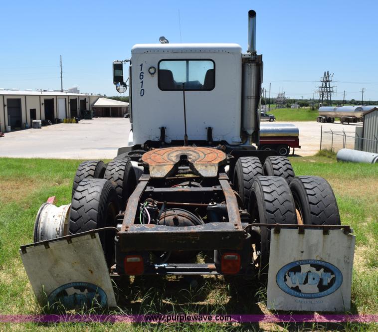 image for item K6129 1999 Peterbilt 377 semi truck