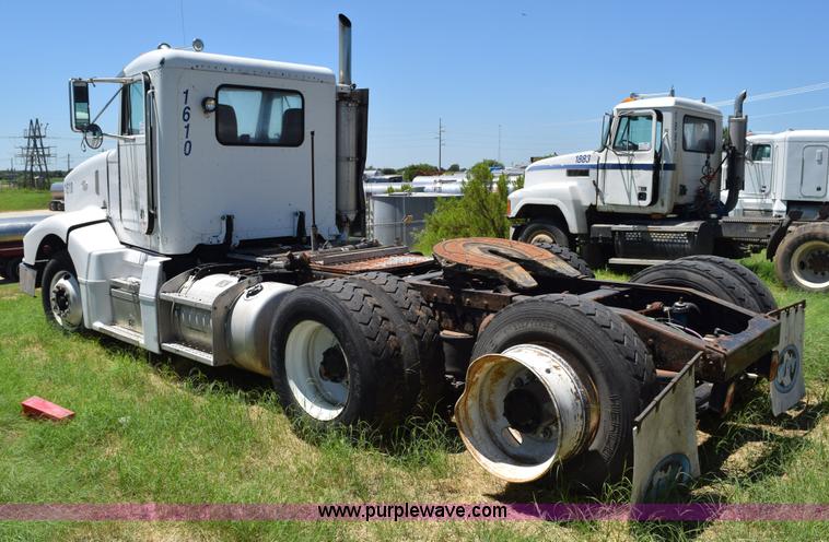 image for item K6129 1999 Peterbilt 377 semi truck