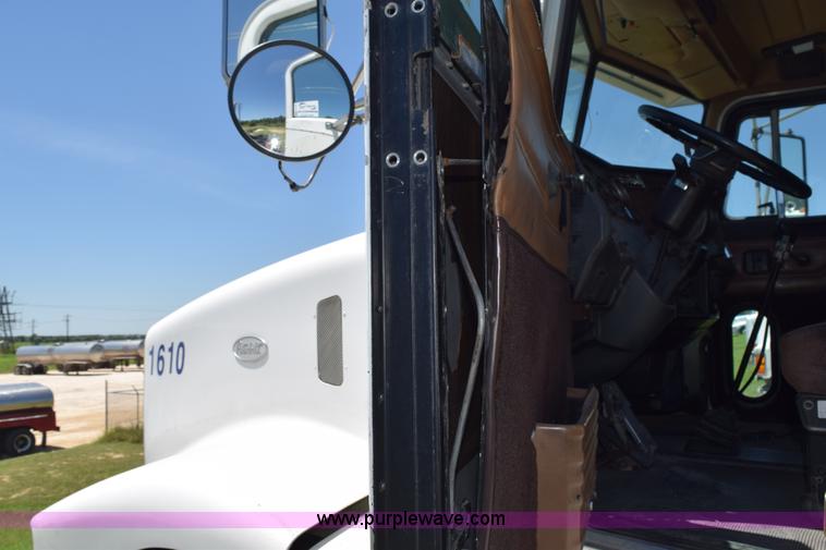 image for item K6129 1999 Peterbilt 377 semi truck