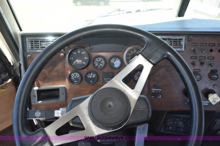image for item K6129 1999 Peterbilt 377 semi truck