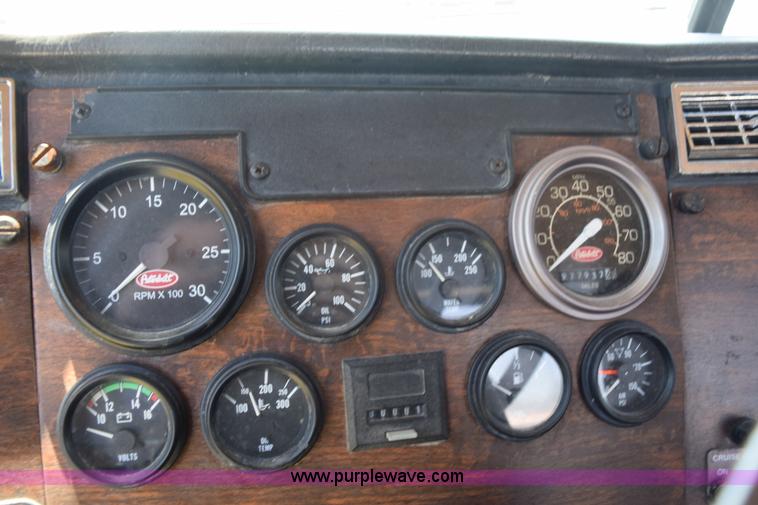 image for item K6129 1999 Peterbilt 377 semi truck