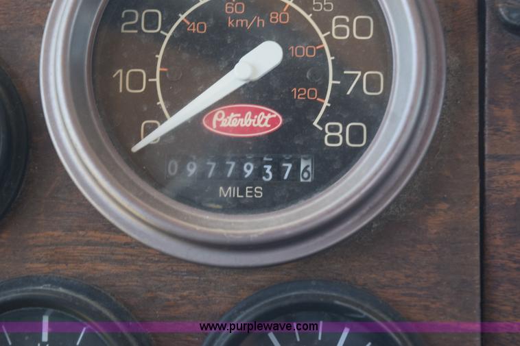 image for item K6129 1999 Peterbilt 377 semi truck