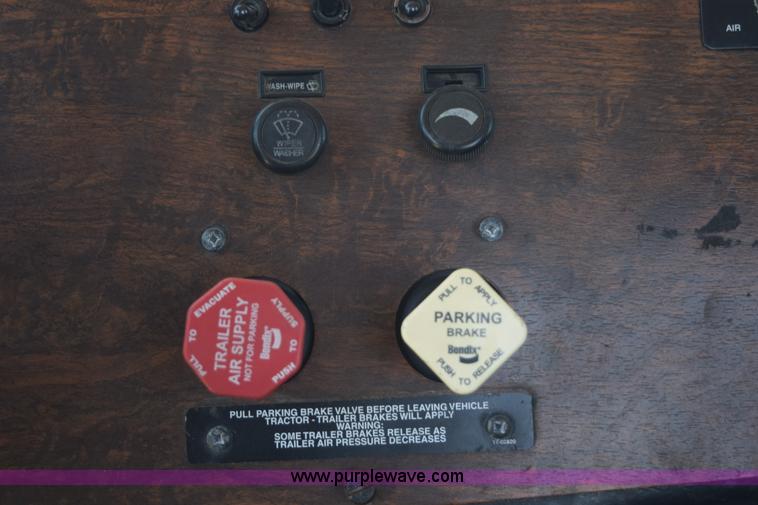 image for item K6129 1999 Peterbilt 377 semi truck