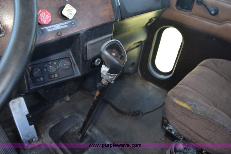 image for item K6129 1999 Peterbilt 377 semi truck