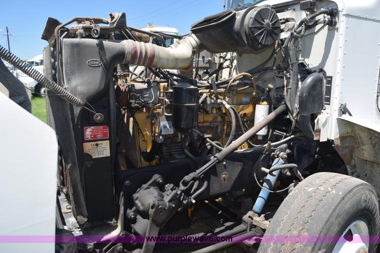 image for item K6129 1999 Peterbilt 377 semi truck