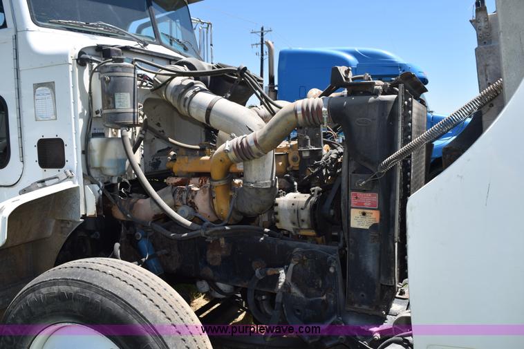 image for item K6129 1999 Peterbilt 377 semi truck