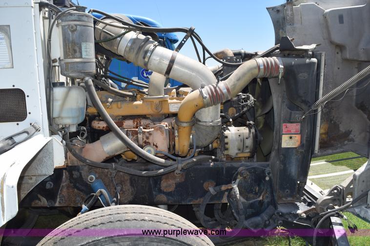 image for item K6129 1999 Peterbilt 377 semi truck