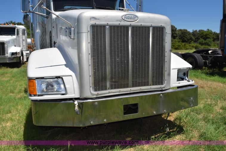 image for item K6129 1999 Peterbilt 377 semi truck