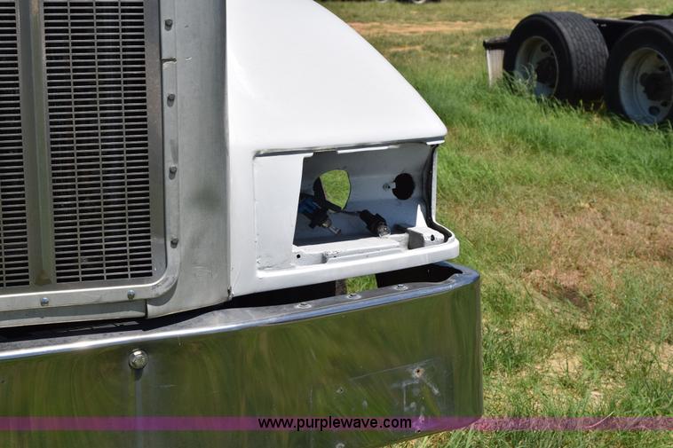 image for item K6129 1999 Peterbilt 377 semi truck