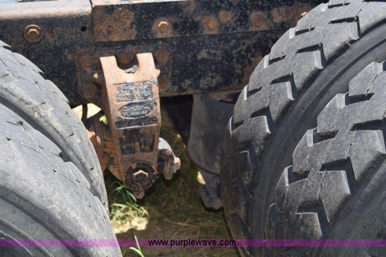 image for item K6129 1999 Peterbilt 377 semi truck