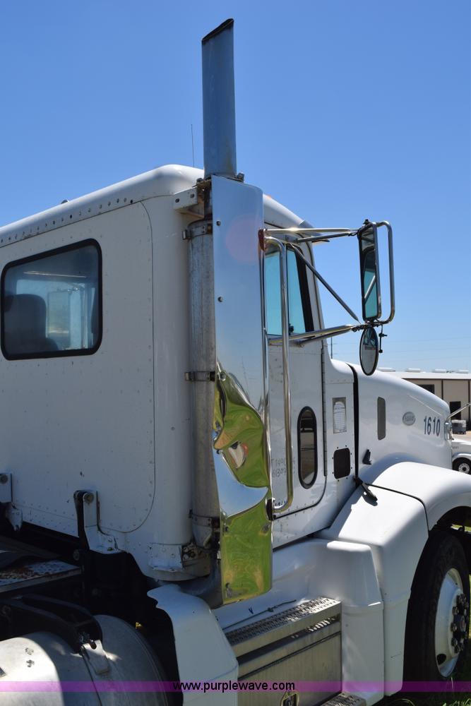 image for item K6129 1999 Peterbilt 377 semi truck