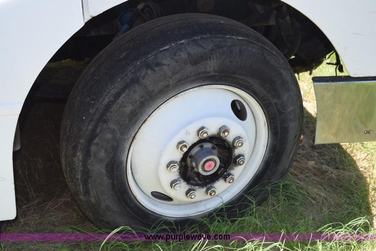 image for item K6129 1999 Peterbilt 377 semi truck