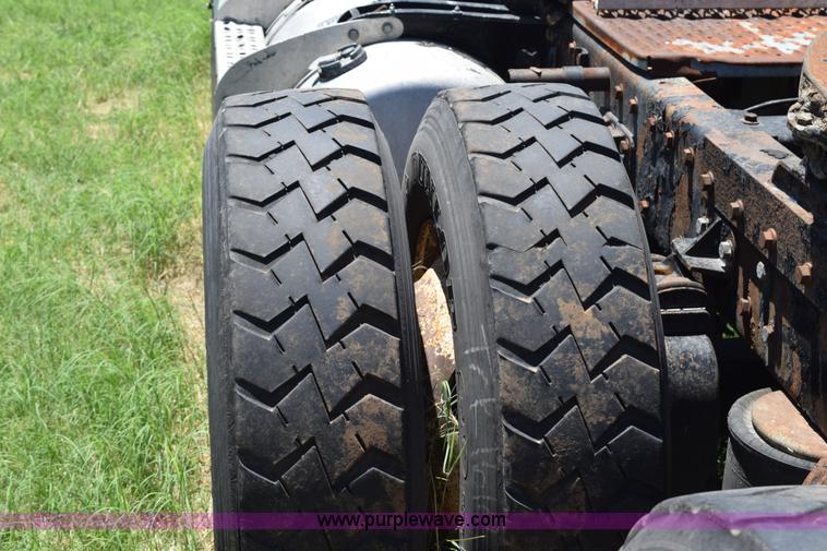 image for item K6129 1999 Peterbilt 377 semi truck