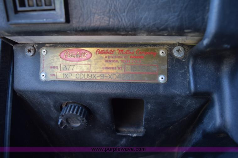 image for item K6129 1999 Peterbilt 377 semi truck