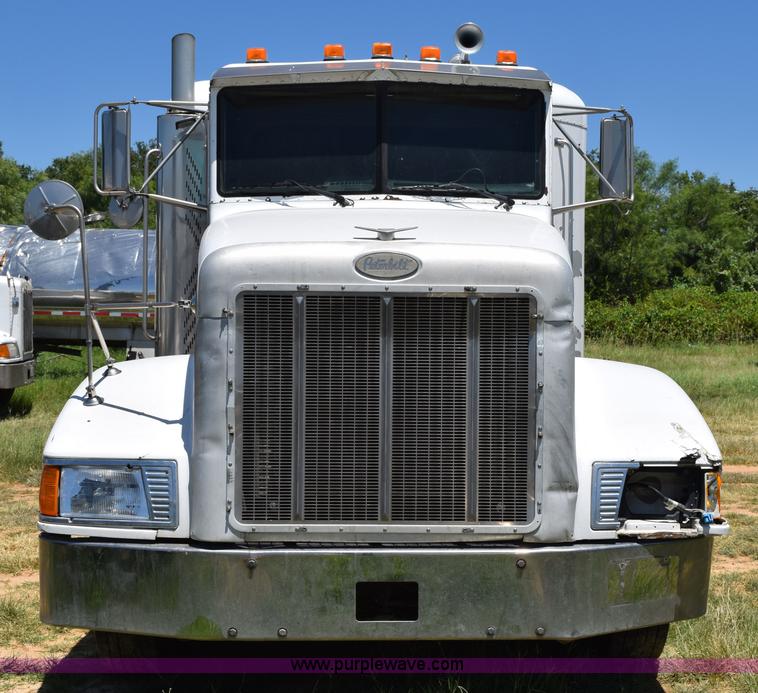 image for item K6130 2000 Peterbilt 377 semi truck