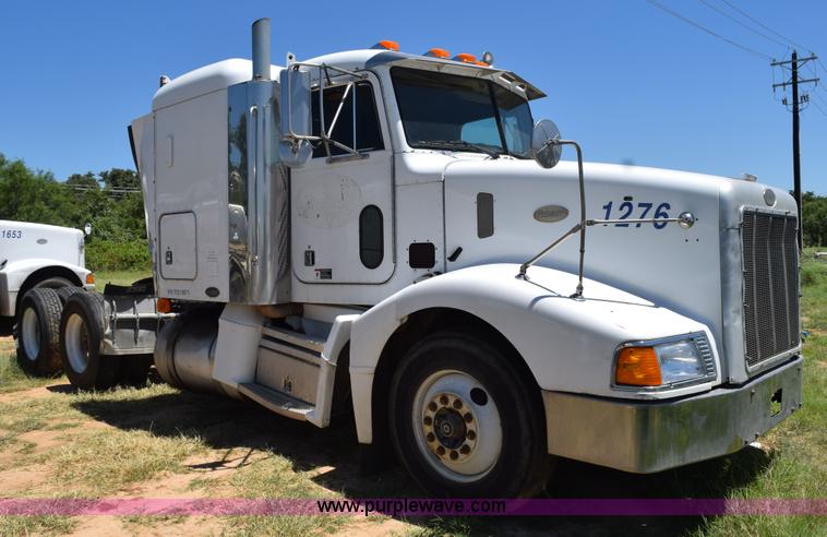 image for item K6130 2000 Peterbilt 377 semi truck