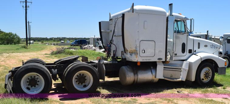 image for item K6130 2000 Peterbilt 377 semi truck
