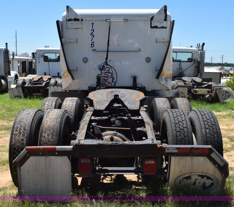 image for item K6130 2000 Peterbilt 377 semi truck