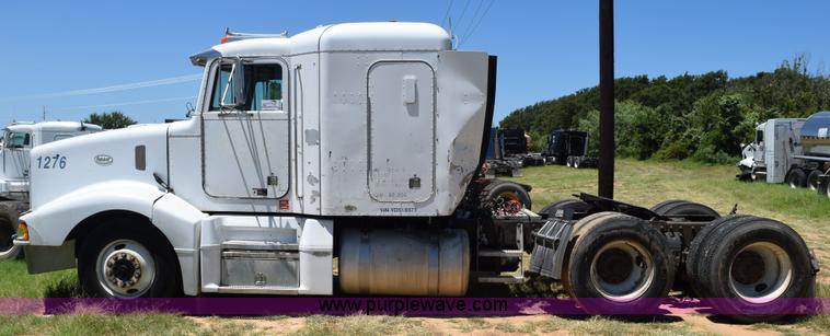 image for item K6130 2000 Peterbilt 377 semi truck