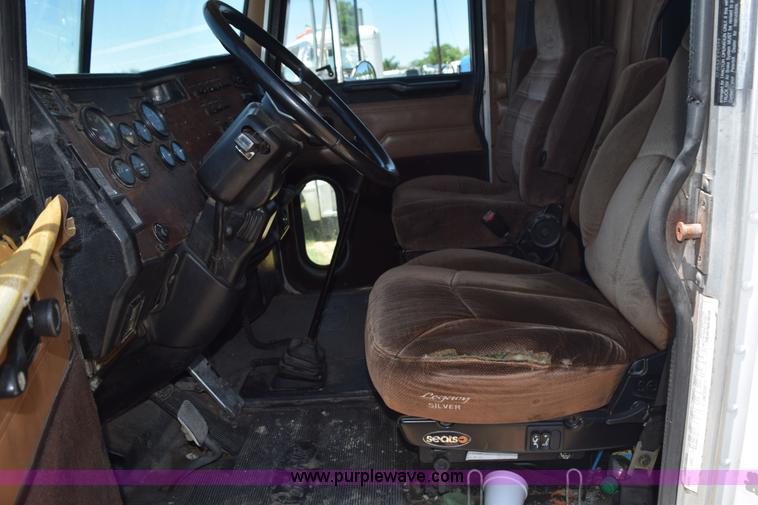 image for item K6130 2000 Peterbilt 377 semi truck