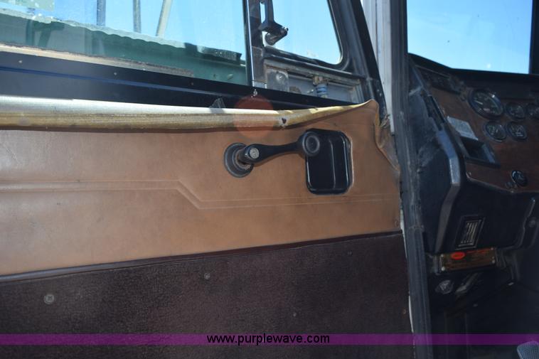 image for item K6130 2000 Peterbilt 377 semi truck