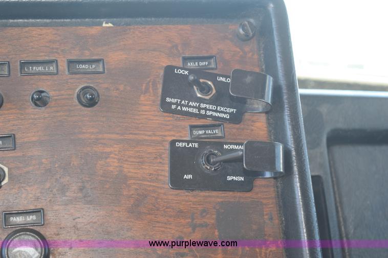 image for item K6130 2000 Peterbilt 377 semi truck