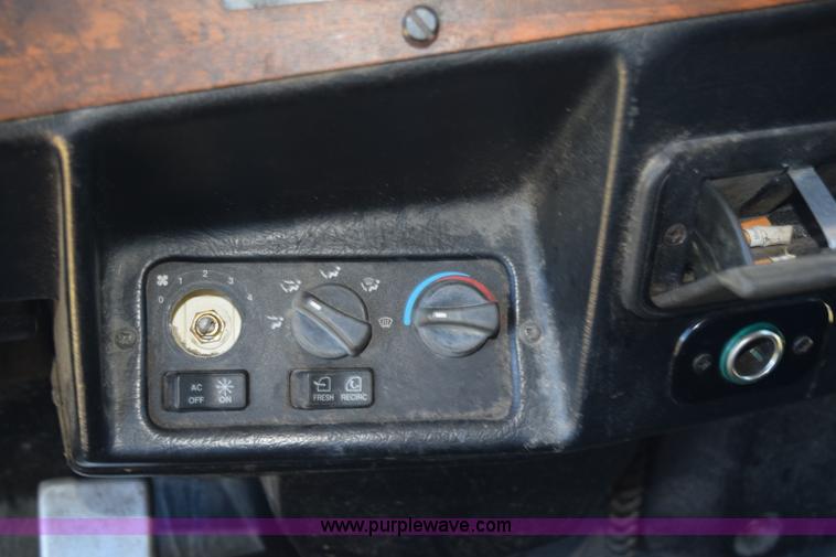 image for item K6130 2000 Peterbilt 377 semi truck