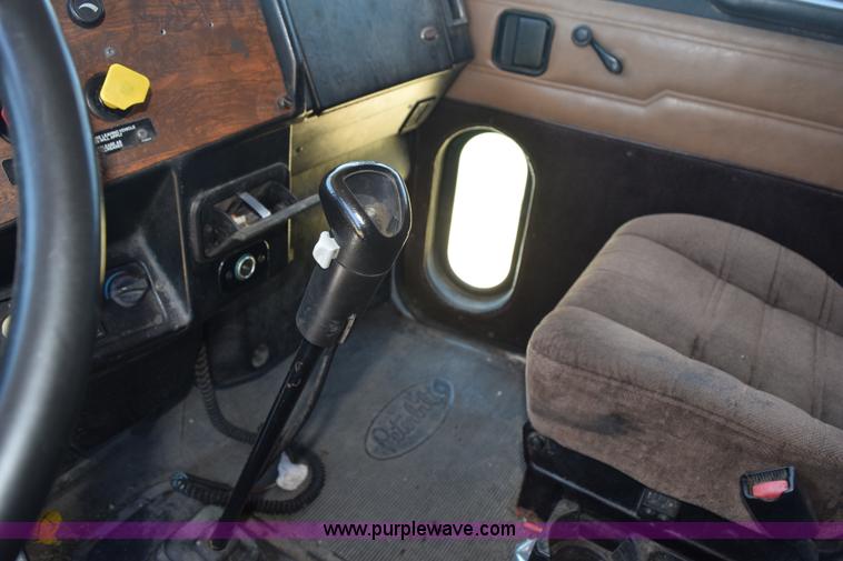 image for item K6130 2000 Peterbilt 377 semi truck