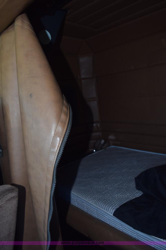 image for item K6130 2000 Peterbilt 377 semi truck