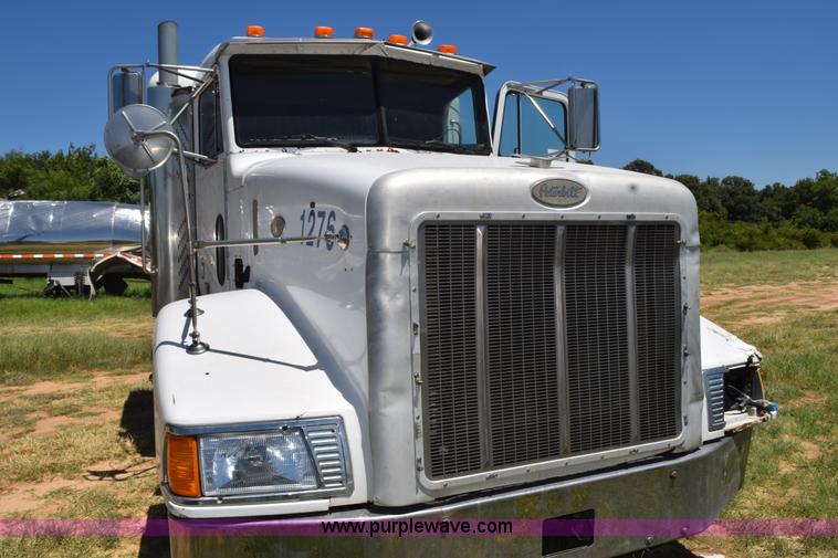 image for item K6130 2000 Peterbilt 377 semi truck