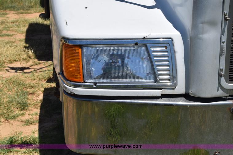 image for item K6130 2000 Peterbilt 377 semi truck