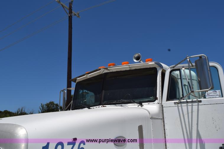 image for item K6130 2000 Peterbilt 377 semi truck